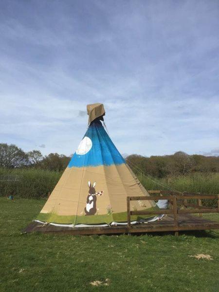 Big Sky Tipi Holidays Wartling Εξωτερικό φωτογραφία